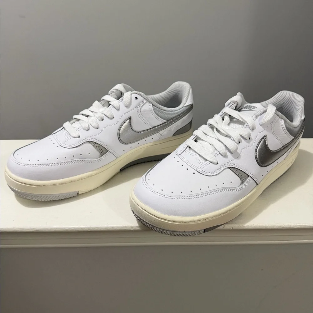 NIKE Gamma Force Sneakers - Women’s White Platform Shoes - Size 8.5 & 9